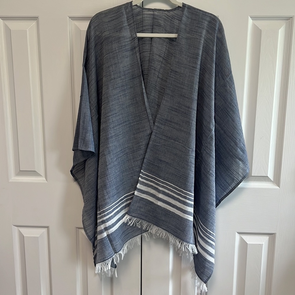 Tommy Bahama breezy travel ruana